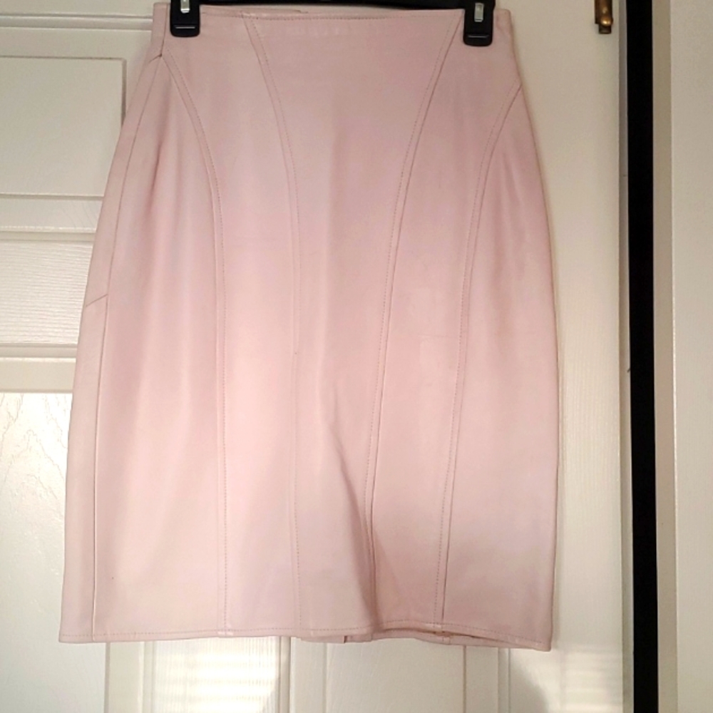 EREZ SPORT, LIGHT ROSE/PEACH LEATHER  SKIRT SIZE 8